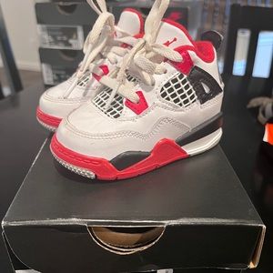 Jordan 4 Retro - Fire Red
